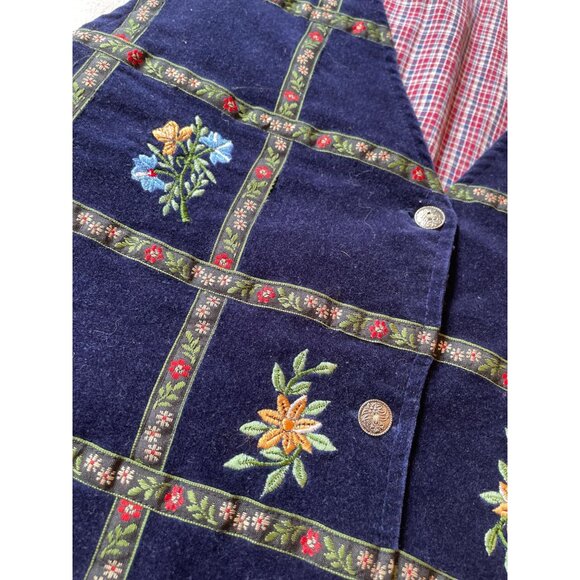 Vintage Studio Collection Womans Embroidered Floral Vest Grandmacore - Picture 11 of 11